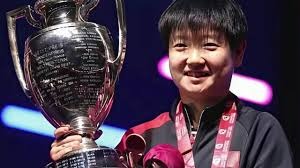 详解棒球规则中的界外球接捕判罚当球触及看台边缘摄影器材的处理